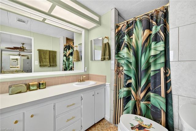 4 Oceans BLVD # 4, Naples, FL 34104