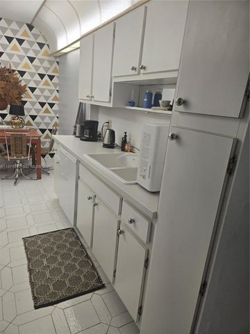 4001 Hillcrest Dr 909 909, Hollywood, FL 33021