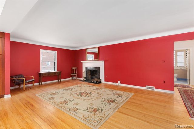 12935 Victoria Avenue, Huntington Woods, MI 48070