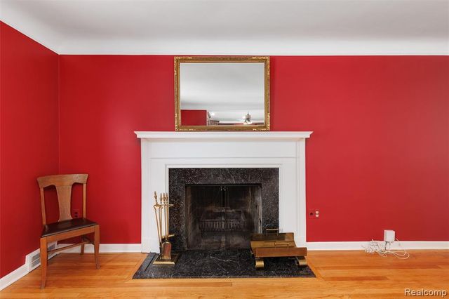 12935 Victoria Avenue, Huntington Woods, MI 48070