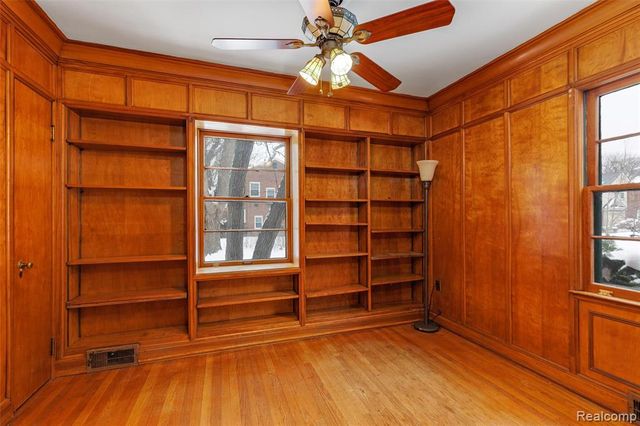 12935 Victoria Avenue, Huntington Woods, MI 48070