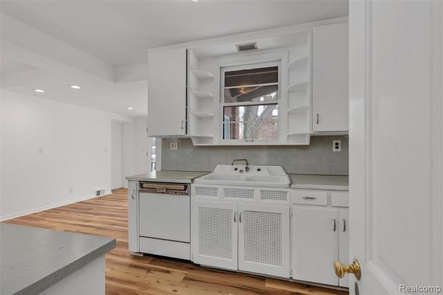 12935 Victoria Avenue, Huntington Woods, MI 48070