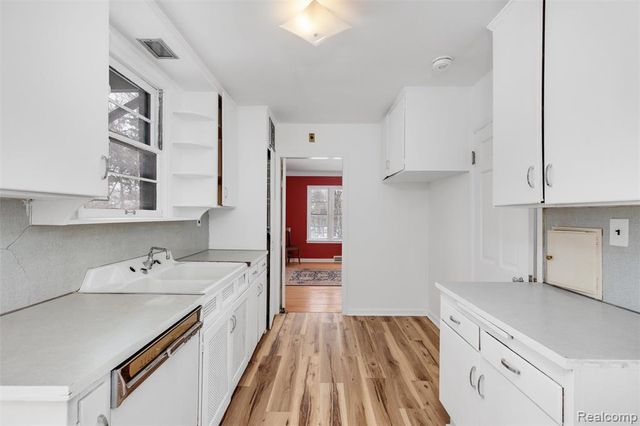 12935 Victoria Avenue, Huntington Woods, MI 48070