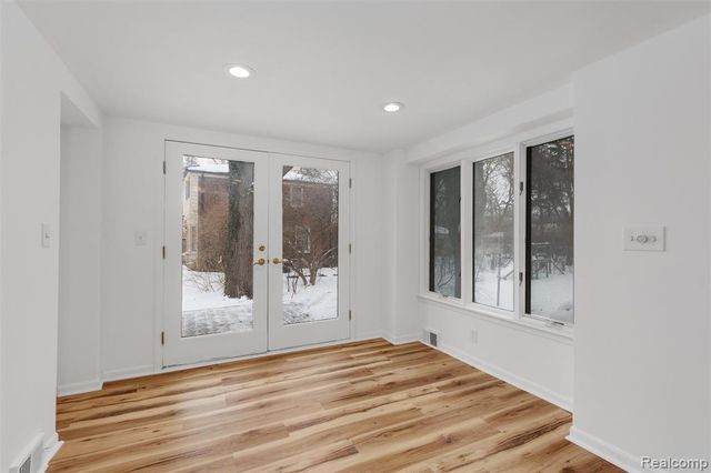 12935 Victoria Avenue, Huntington Woods, MI 48070