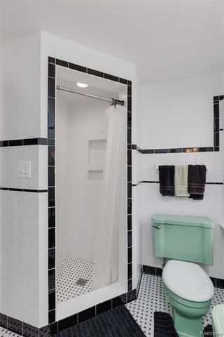 12935 Victoria Avenue, Huntington Woods, MI 48070