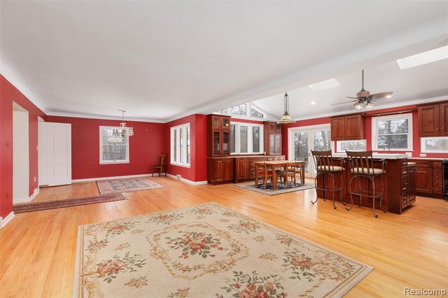 12935 Victoria Avenue, Huntington Woods, MI 48070