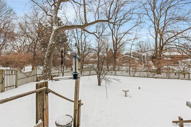 12935 Victoria Avenue, Huntington Woods, MI 48070