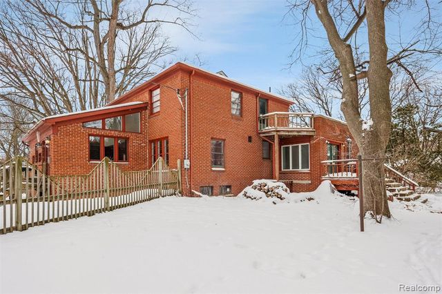 12935 Victoria Avenue, Huntington Woods, MI 48070