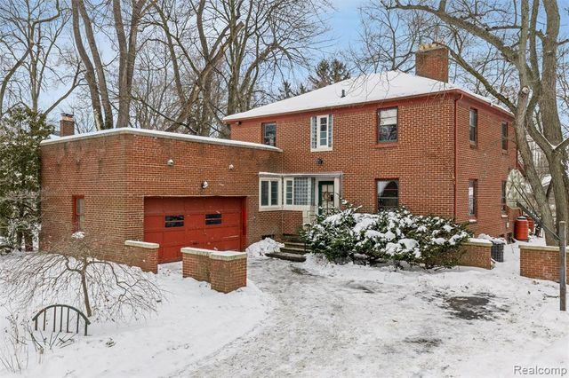 12935 Victoria Avenue, Huntington Woods, MI 48070