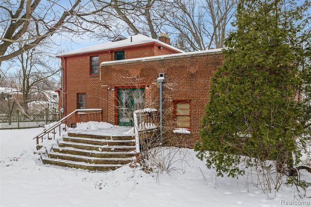 12935 Victoria Avenue, Huntington Woods, MI 48070