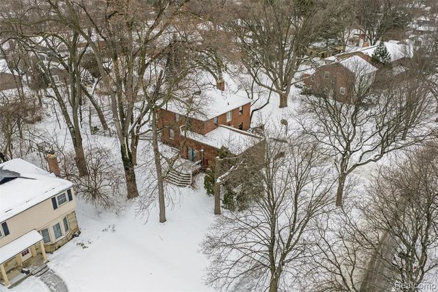 12935 Victoria Avenue, Huntington Woods, MI 48070