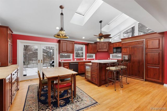 12935 Victoria Avenue, Huntington Woods, MI 48070