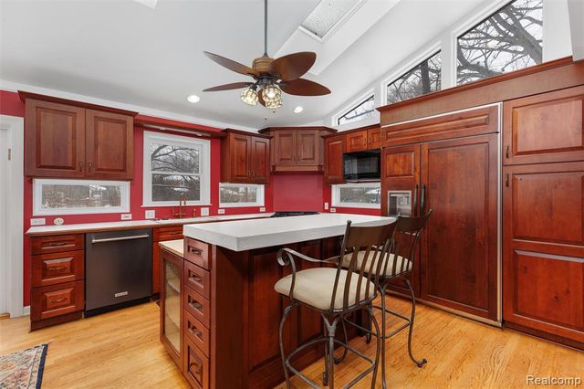 12935 Victoria Avenue, Huntington Woods, MI 48070