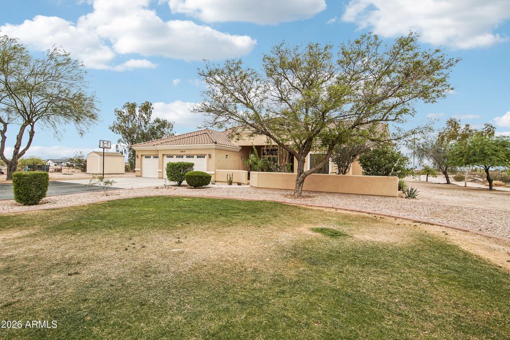 Image 4 of property listing at 34812 W PIMA Street, Tonopah, AZ 85354