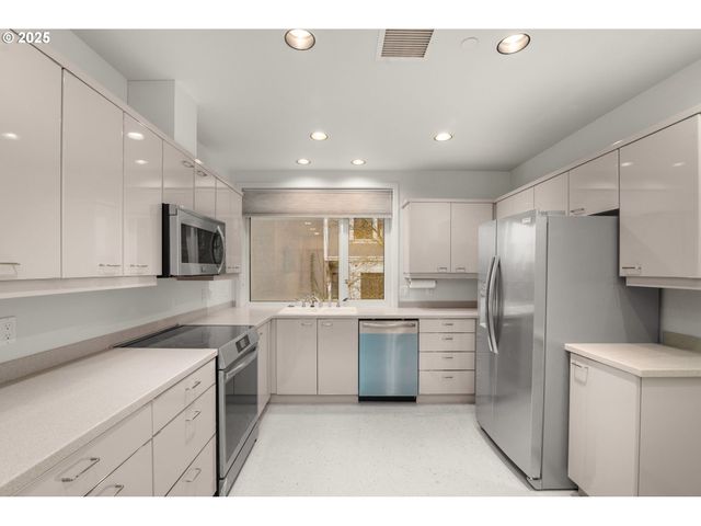 2020 Sw MARKET STREET Dr 101, Portland, OR 97201