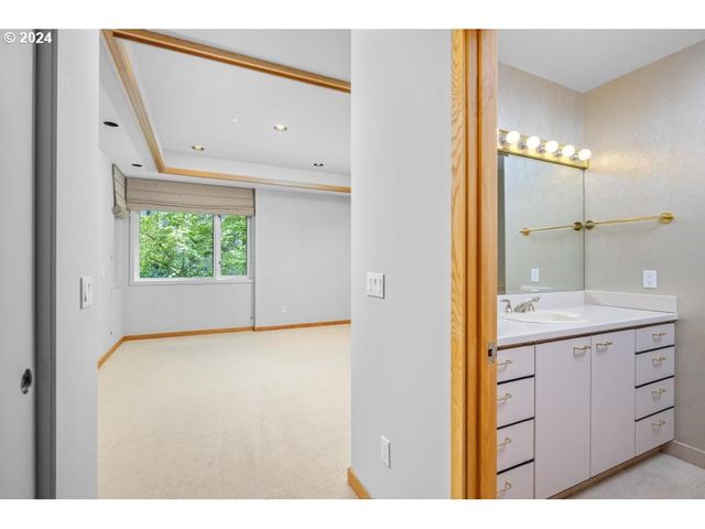 2020 Sw MARKET STREET Dr 101, Portland, OR 97201