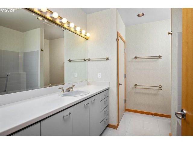 2020 Sw MARKET STREET Dr 101, Portland, OR 97201