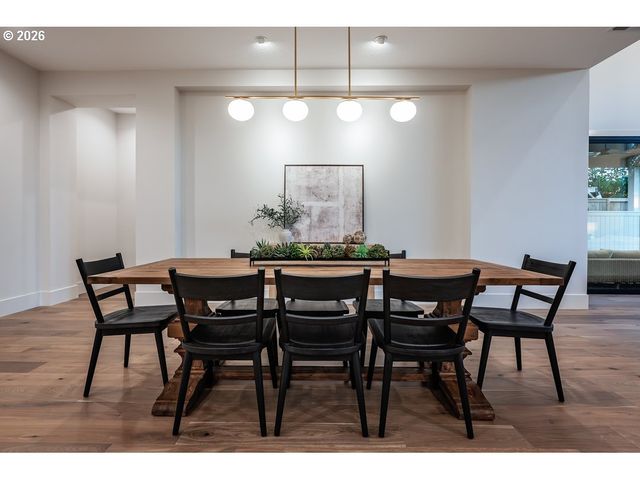 2560 GLEN EAGLES Pl, Lake Oswego, OR 97034