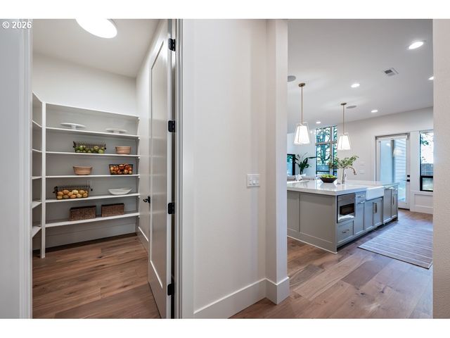 2560 GLEN EAGLES Pl, Lake Oswego, OR 97034