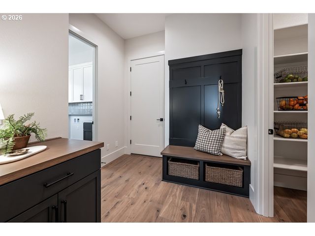 2560 GLEN EAGLES Pl, Lake Oswego, OR 97034