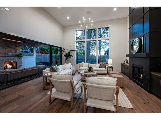 2560 GLEN EAGLES Pl, Lake Oswego, OR 97034