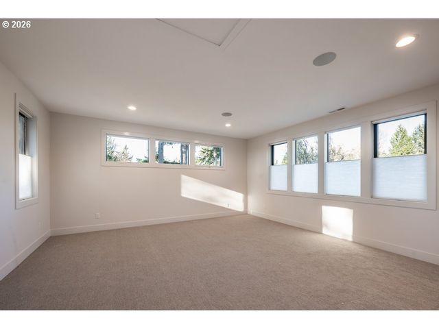 2560 GLEN EAGLES Pl, Lake Oswego, OR 97034