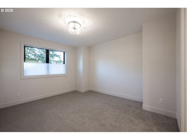 2560 GLEN EAGLES Pl, Lake Oswego, OR 97034