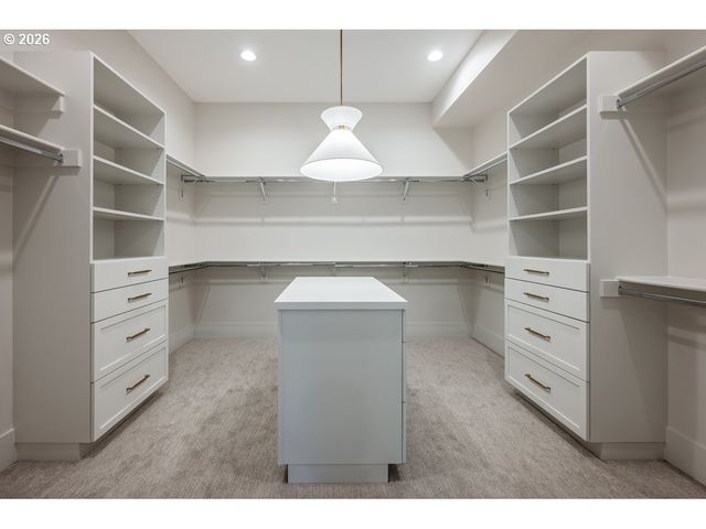 2560 GLEN EAGLES Pl, Lake Oswego, OR 97034