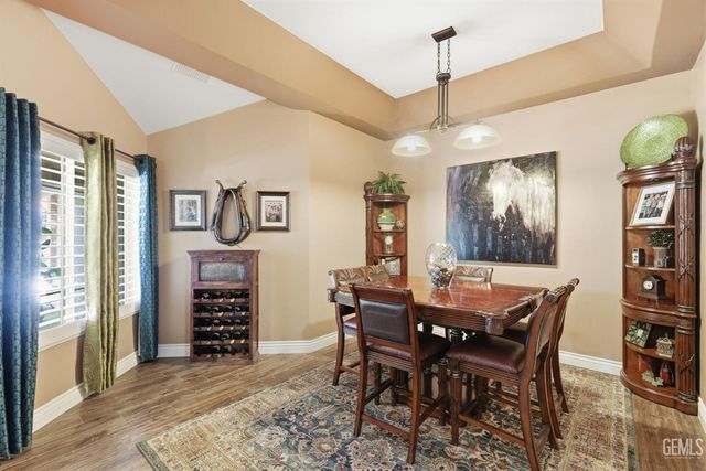 6915 Mandy Lane, Bakersfield, CA 93308