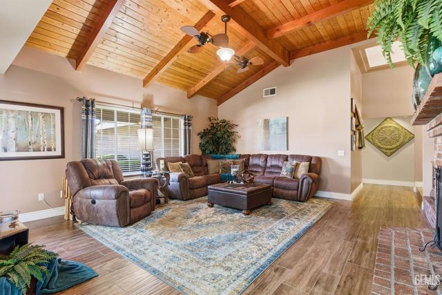 6915 Mandy Lane, Bakersfield, CA 93308
