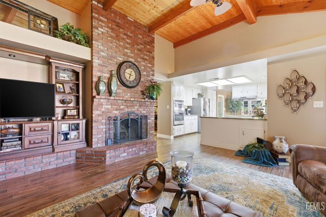 6915 Mandy Lane, Bakersfield, CA 93308