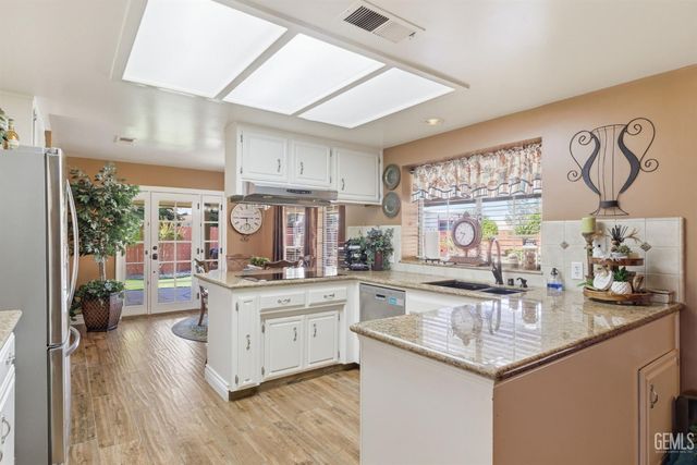 6915 Mandy Lane, Bakersfield, CA 93308