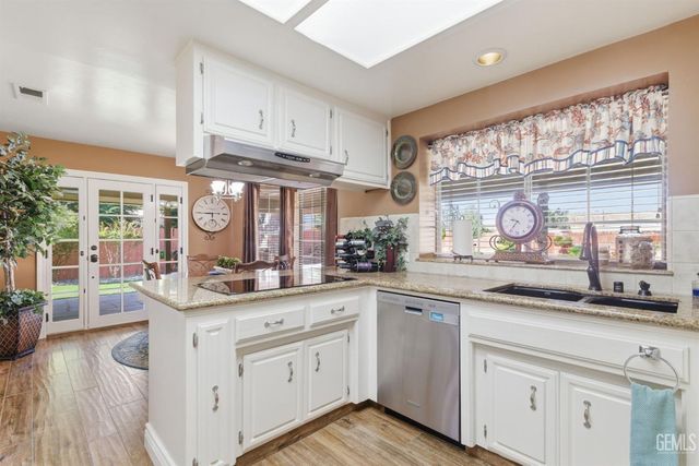 6915 Mandy Lane, Bakersfield, CA 93308