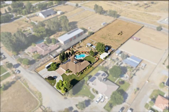 6915 Mandy Lane, Bakersfield, CA 93308