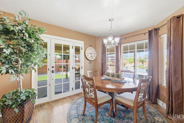 6915 Mandy Lane, Bakersfield, CA 93308