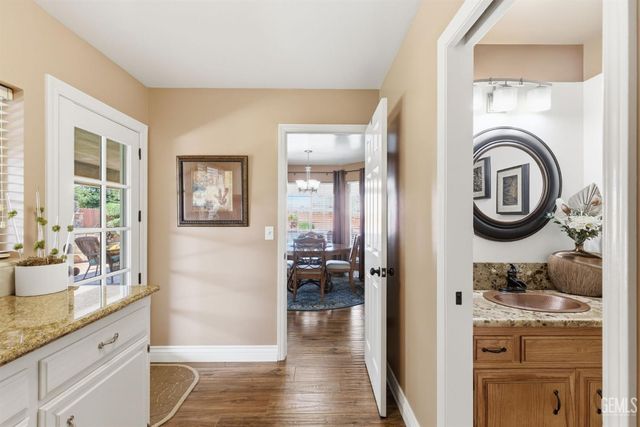 6915 Mandy Lane, Bakersfield, CA 93308