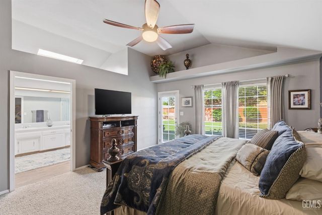 6915 Mandy Lane, Bakersfield, CA 93308