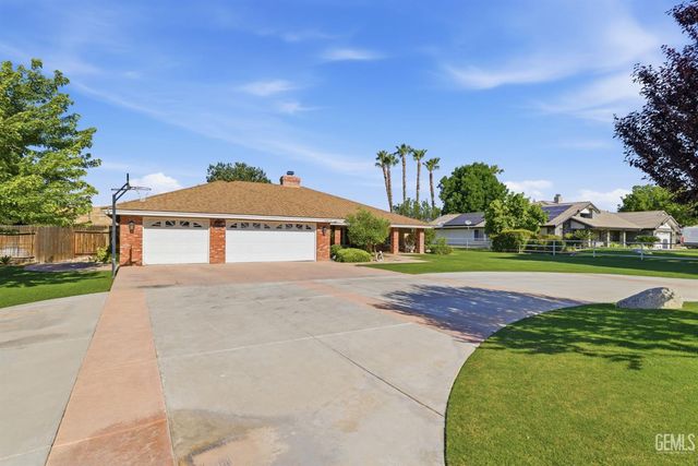 6915 Mandy Lane, Bakersfield, CA 93308