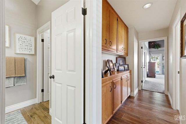 6915 Mandy Lane, Bakersfield, CA 93308