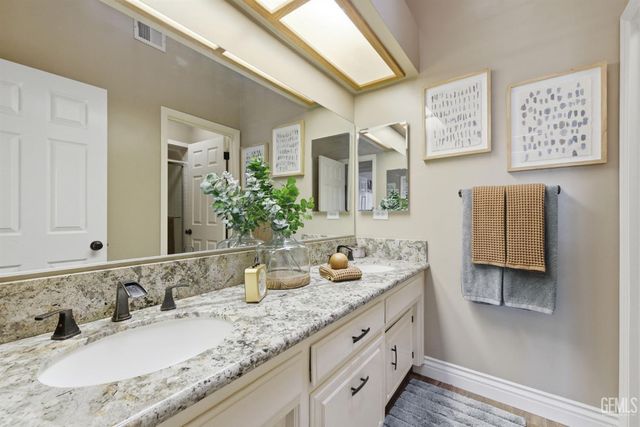 6915 Mandy Lane, Bakersfield, CA 93308