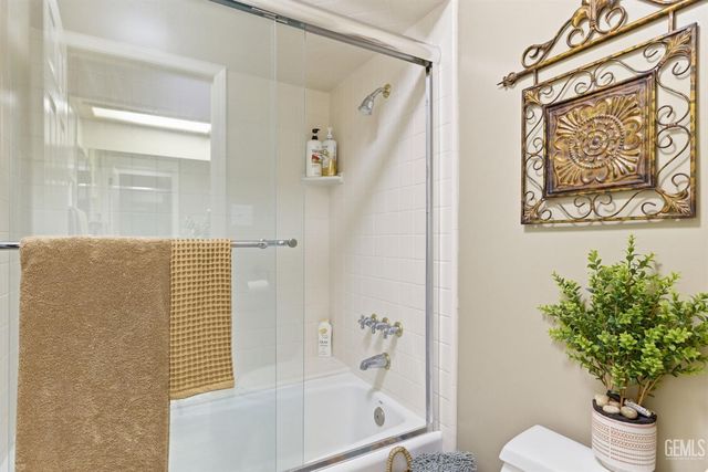 6915 Mandy Lane, Bakersfield, CA 93308