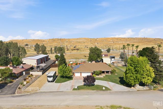 6915 Mandy Lane, Bakersfield, CA 93308