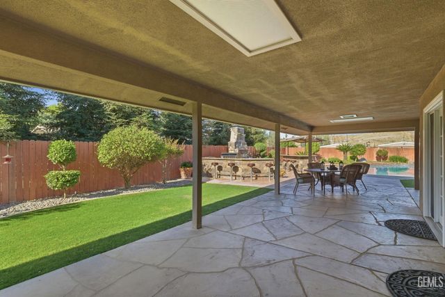 6915 Mandy Lane, Bakersfield, CA 93308