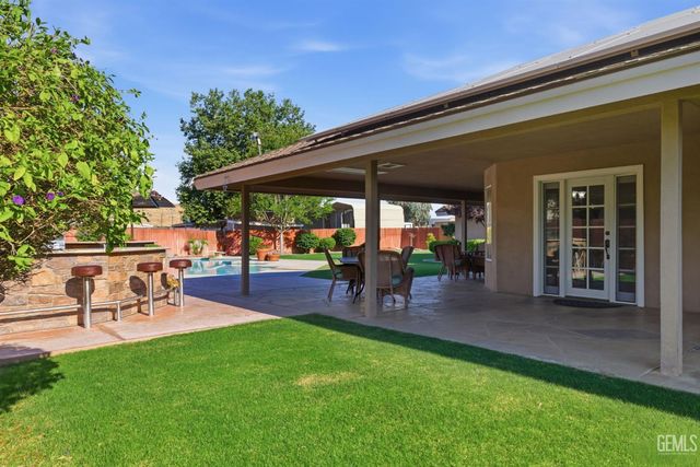 6915 Mandy Lane, Bakersfield, CA 93308