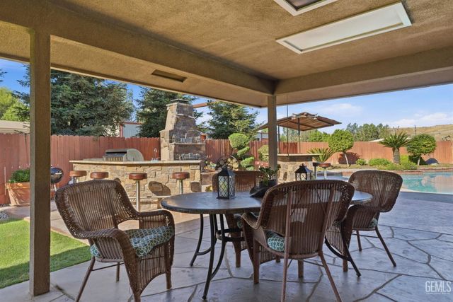 6915 Mandy Lane, Bakersfield, CA 93308