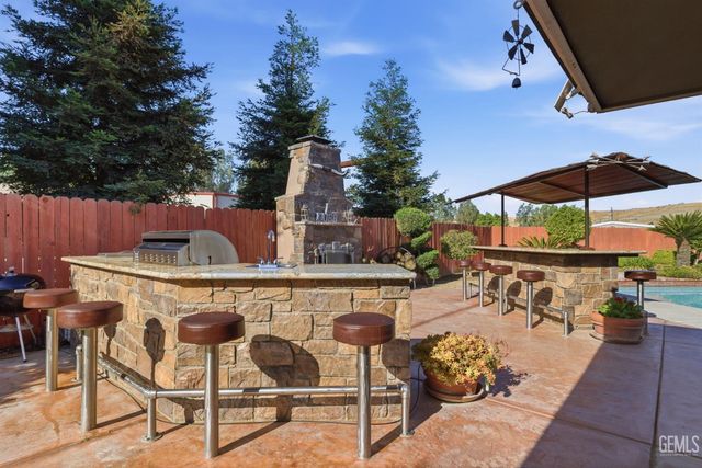 6915 Mandy Lane, Bakersfield, CA 93308