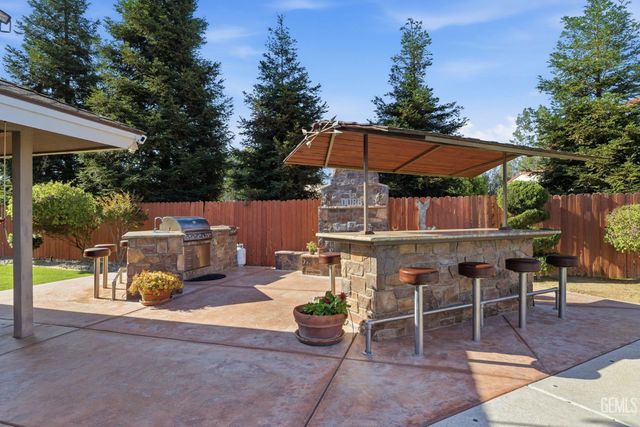 6915 Mandy Lane, Bakersfield, CA 93308
