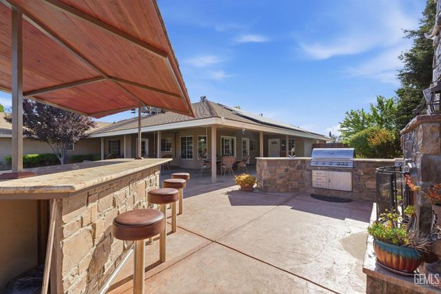 6915 Mandy Lane, Bakersfield, CA 93308