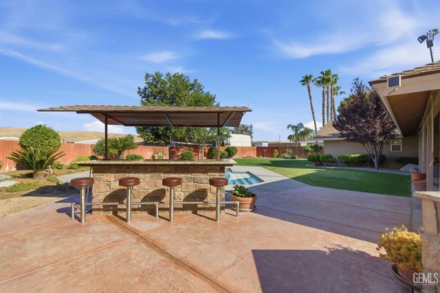 6915 Mandy Lane, Bakersfield, CA 93308
