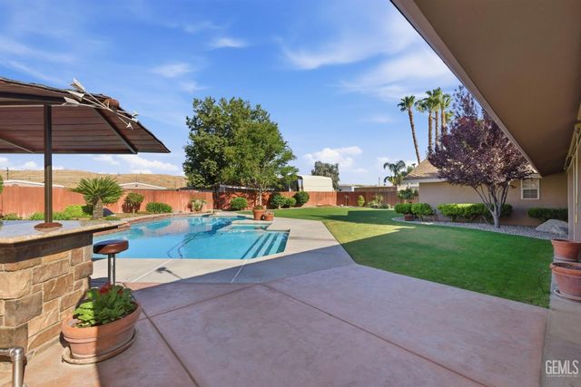 6915 Mandy Lane, Bakersfield, CA 93308